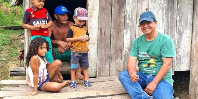 Deputado Luiz Gonzaga mostra dificuldade de locomoção nos rios do Acre durante o verão amazônico