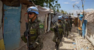 Adversário do Brasil na Copa, Haiti vive crise causada pelos militares brasileiros, diz especialista