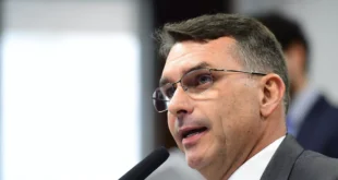 “Inventaram plano de atentado contra Flávio Bolsonaro”: Presidente de torcida do Galo denuncia Allan dos Santos e vereador de BH