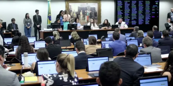 CCJ da Câmara aprova PEC que reduz maioridade penal para 16 anos