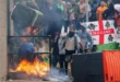 Manifestantes incendeiam casas e carros em protestos anti-imigração na Irlanda do Norte