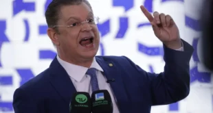 Mais uma do pastor: Sóstenes é apontado como laranja no esquema de Valdemar