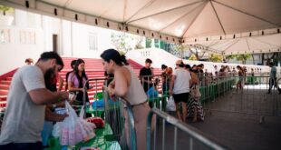 Governo do Acre abre posto de troca de ingressos solidários em frente ao Palácio