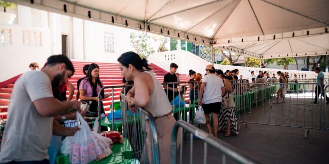 Governo do Acre abre posto de troca de ingressos solidários em frente ao Palácio