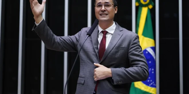 Partido Novo repassa R$ 382 mil do fundo partidário à empresa de Deltan Dallagnol