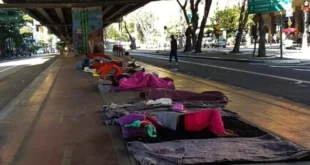 É extrema direita, estúpido: Tarcísio prometeu zerar população de rua, mas cadastro cresce 82% em São Paulo