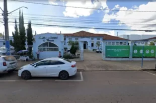 Distraído: homem confunde cola instantânea com colírio e cola o olho