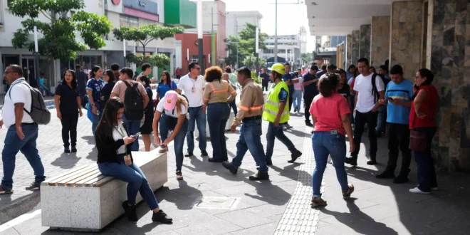 Forte terremoto abala o México e EUA emitem alerta de tsunami