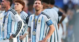 Pegou mal: seleção Argentina vira as costas quando a Espanha ergue a taça de campeã