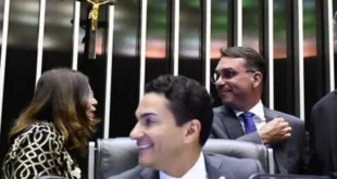 Flávio Bolsonaro negocia vaga no STF para bispo da Universal em troca de apoio dos Republicanos