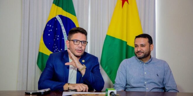 Operação da PF tem como alvo contratos da Educação e inclui buscas na residência do ex-secretário Aberson Carvalho