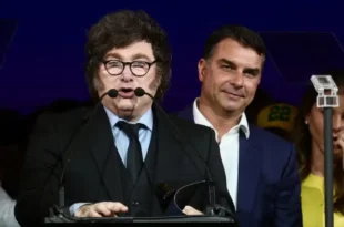 Milei sonha ser líder da extrema-direita. Suas agressividades e impopularidade o impedem
