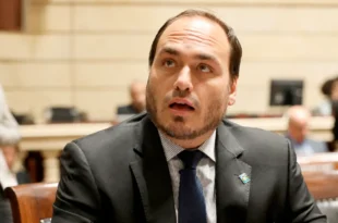 O cinismo da apropriação indébita por Carlos Bolsonaro