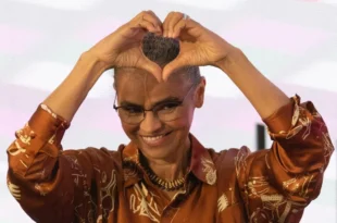 Acreana Marina Silva cobra mais mulheres no Senado e defende fortalecimento da democracia