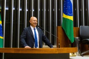Zé Adriano é o 4º maior gastador da cota parlamentar do Brasil em 2026