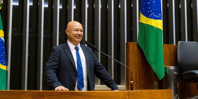 Zé Adriano é o 4º maior gastador da cota parlamentar do Brasil em 2026