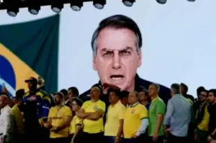 Jogou a responsabilidade para o Flávio: Jair diz que não autorizou vídeo de IA exibido na convenção do 01
