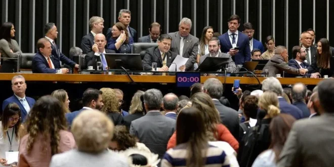 Com R$ 61 bilhões em emendas, Centrão aposta mais no Congresso que no Planalto