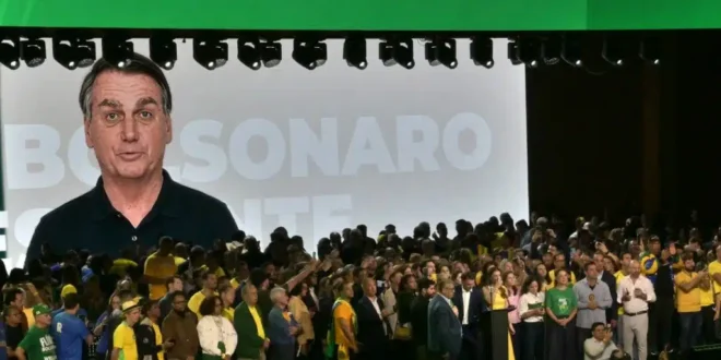 Denúncia de rede de “laranjas” ligada ao clã Bolsonaro que usa IA para atacar Lula chega ao TSE