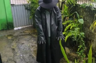 Homem é detido após sair com chapéu preto, máscara e capa, assustando moradores pela madrugada