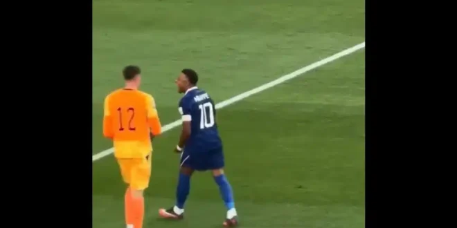 Arrogância: Mbappé se nega a cumprimentar goleiro paraguaio após classificação da França