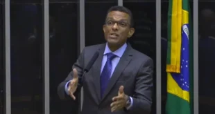 ‘Como ele admite que parceiros o chamem de corno?’, diz Otoni de Paula sobre Jair Bolsonaro