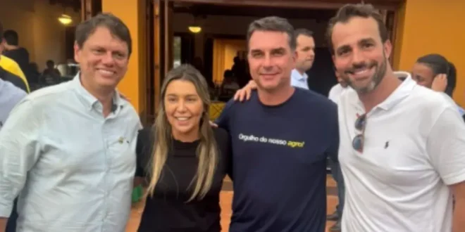 Ops! “Ele é corrupto, mas é cristão”, diz aliado de Flávio Bolsonaro