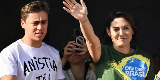 Michelle teve ajuda de equipe de Nikolas Ferreira para produzir vídeo contra Flávio Bolsonaro