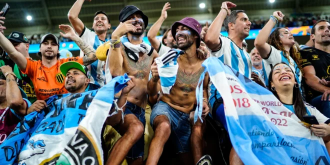Colecionam rejeição: torcida da Argentina levou bandeiras de Israel para provocar técnico do Egito