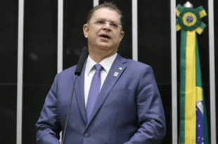 Enrolado: PF apura R$ 15,5 milhões em saques e empresas sem funcionários em caso ligado a Sóstenes