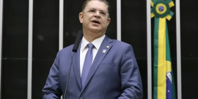 Enrolado: PF apura R$ 15,5 milhões em saques e empresas sem funcionários em caso ligado a Sóstenes