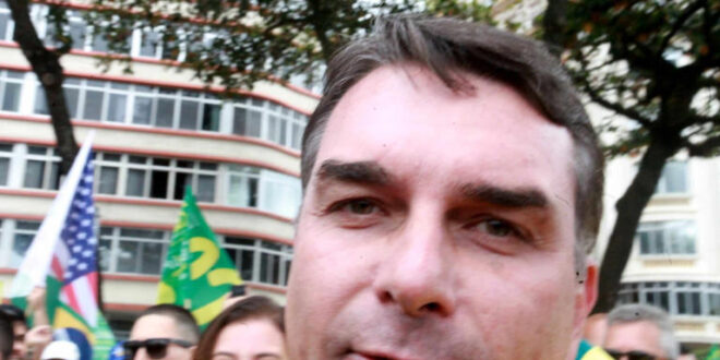Cortina de fumaça de Flávio Bolsonaro ao acusar Lulinha acaba na justiça