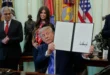 É extrema direita, estúpido: Trump limita vacinas para crianças enquanto EUA enfrentam surto de sarampo