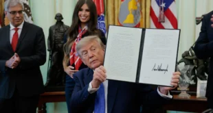 É extrema direita, estúpido: Trump limita vacinas para crianças enquanto EUA enfrentam surto de sarampo