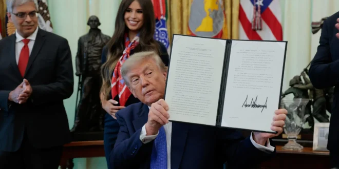 É extrema direita, estúpido: Trump limita vacinas para crianças enquanto EUA enfrentam surto de sarampo