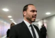 A direita fica rica com política: patrimônio de Carlos Bolsonaro cresce 40,4% em dois anos