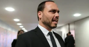 A direita fica rica com política: patrimônio de Carlos Bolsonaro cresce 40,4% em dois anos