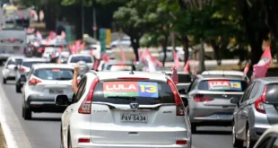 Alerta: adesivos de Flávio Bolsonaro ou Lula podem invalidar seguro de carro