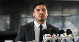 Enriquecendo com política: bolsonarista André Fernandes triplica patrimônio em dois anos