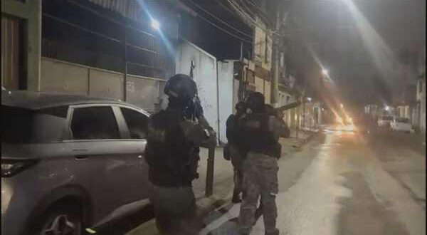 Guerra de gangues: PM detecta plano do Comando Vermelho de invadir o Complexo de Israel