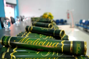 PF mira quadrilha que teria vendido diplomas falsos a 45 médicos