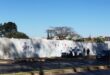 "Lucram com a morte": muro da embaixada dos EUA é pichado em Brasília