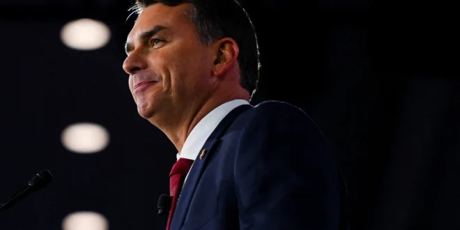 Pega na mentira: UFRJ nega pós de Flávio Bolsonaro e campanha alega “equívoco”