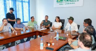 Ao lado de Mailza, em reunião com setor madeireiro, Nicolau Jr ouve demandas e indica solução para impasses