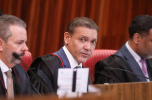 TSE derruba decisão de Nunes Marques sobre vídeo de Flávio contra Lula