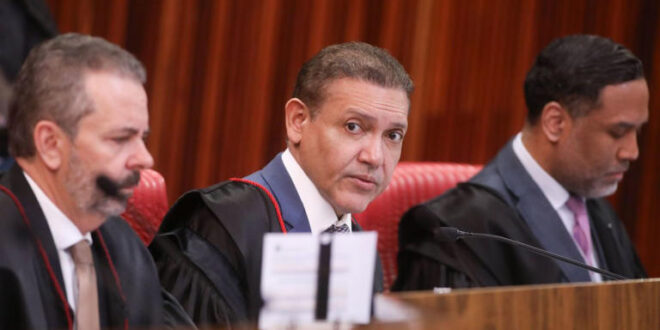 TSE derruba decisão de Nunes Marques sobre vídeo de Flávio contra Lula