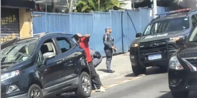 Petistas são abordados pela PM no caminho para ato de Lula na Vila Euclides