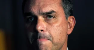 Polícia consciente: Bope vaia Flávio Bolsonaro em cerimônia no Rio. Vídeo