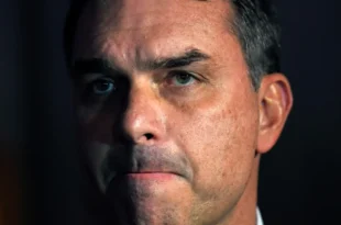 Polícia consciente: Bope vaia Flávio Bolsonaro em cerimônia no Rio. Vídeo