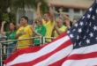 Esquerda e direita reagem à presença da bandeira dos EUA no 1º ato de campanha de Flávio Bolsonaro